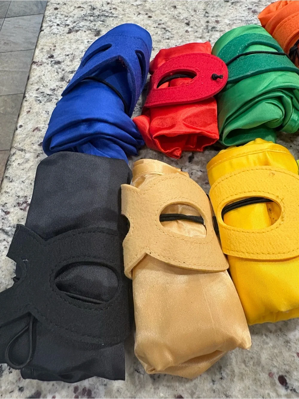 Aimike bundle of 8 capes with masks plus extra cape GUC-FUC due untreated spots